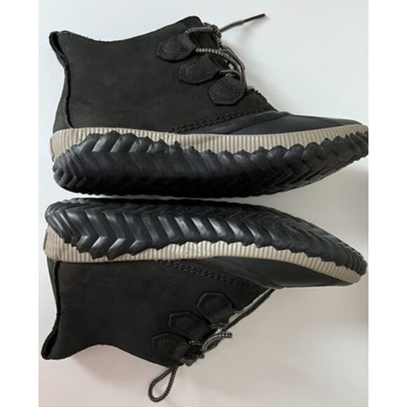 Sorel Out N About Plus boots. Size 8. - Picture 5 of 9